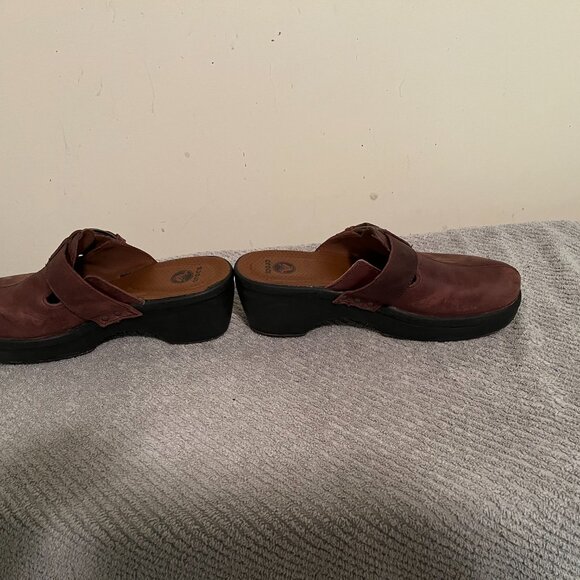 Shoes - Picture 3 of 5